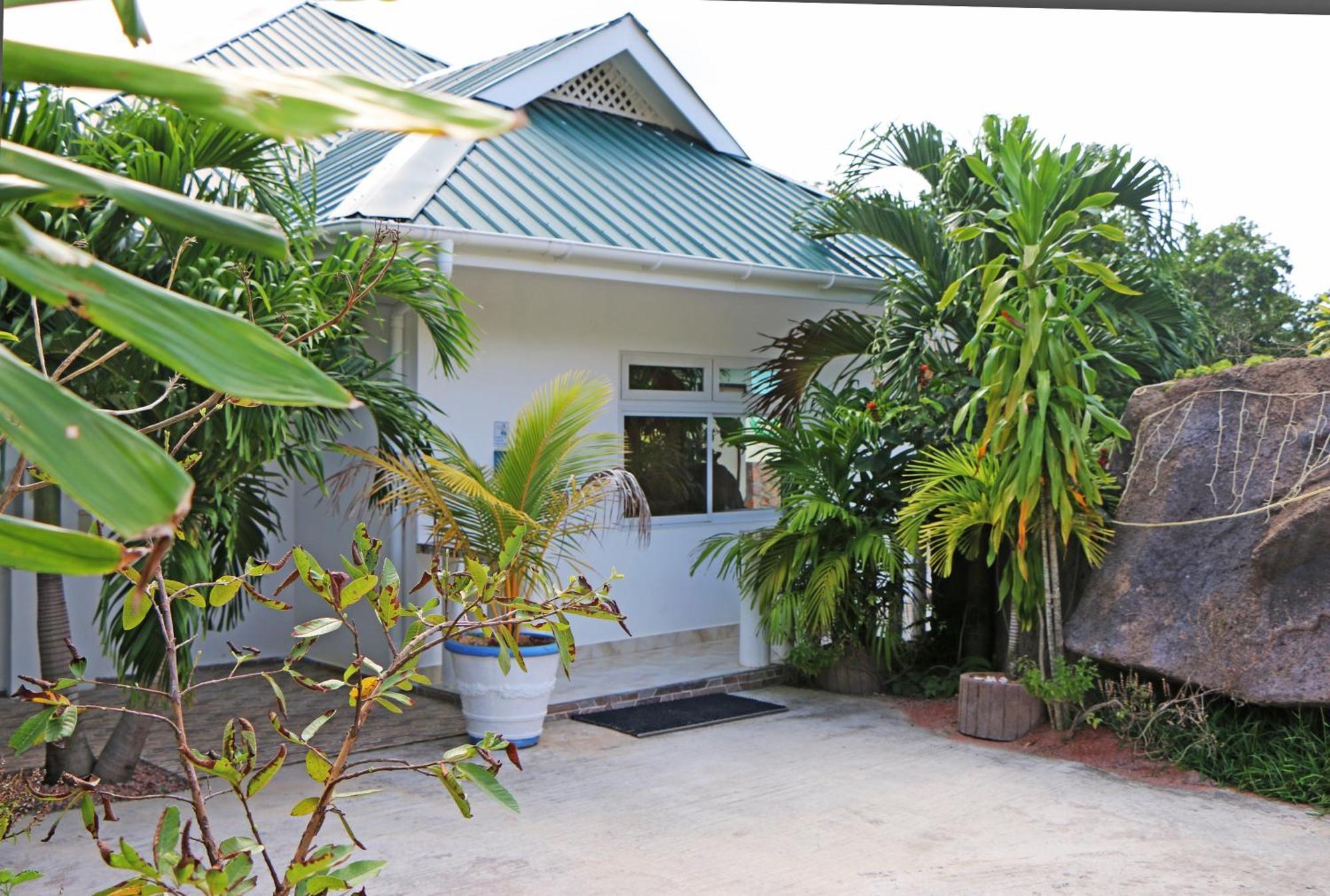 Ocean Blue Bay Apartment Anse Volbert Village Екстериор снимка