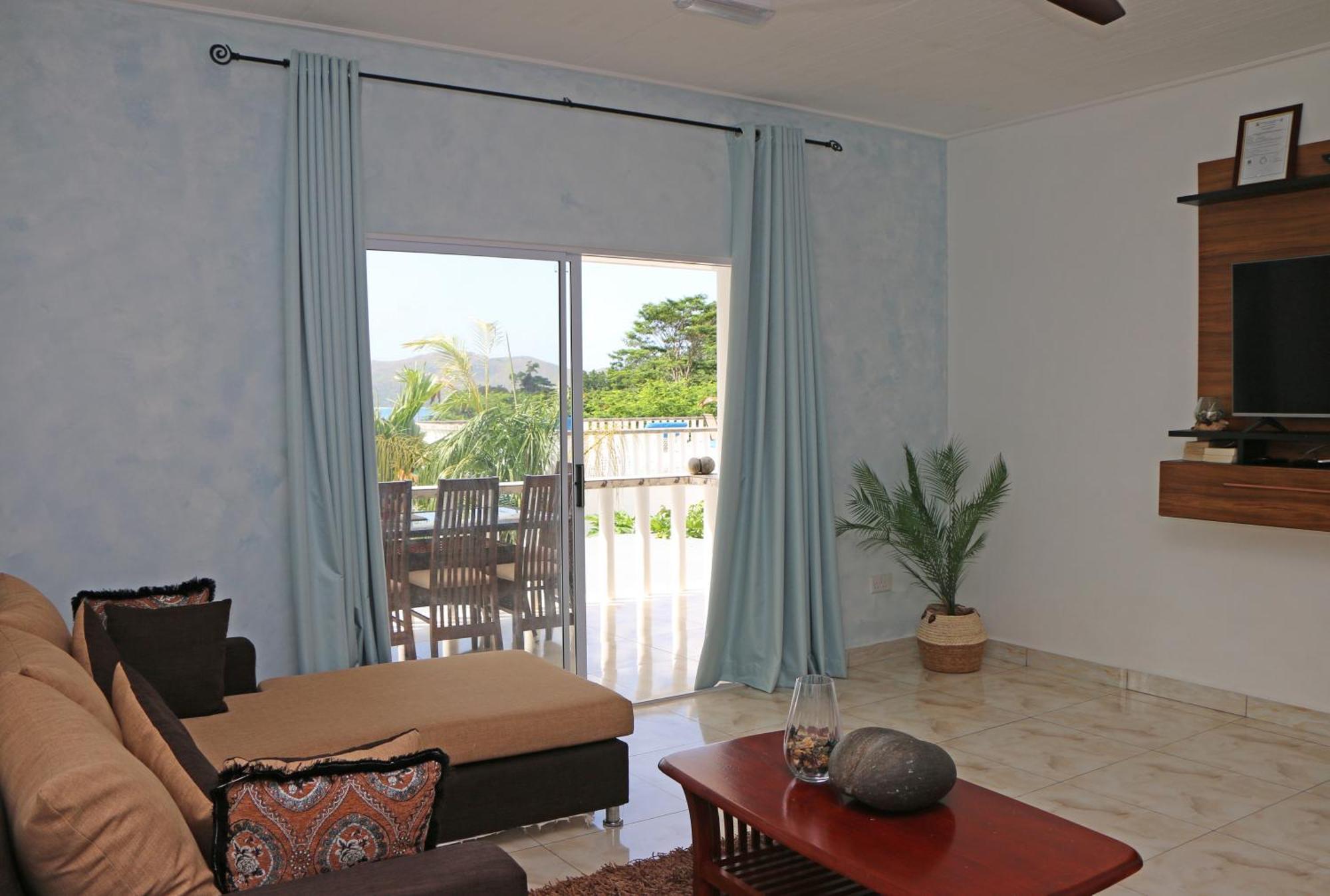 Ocean Blue Bay Apartment Anse Volbert Village Екстериор снимка