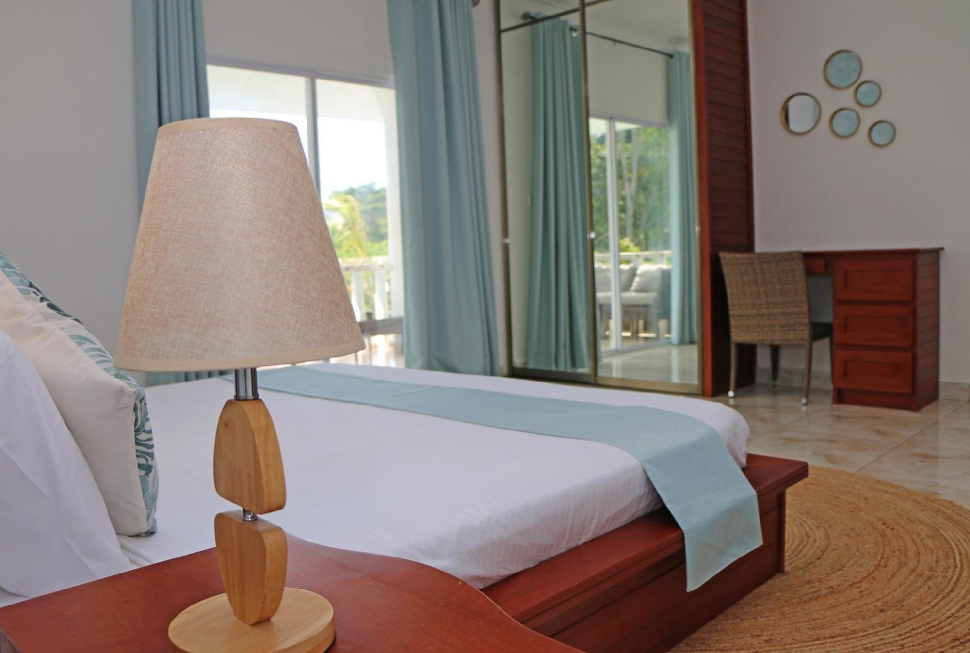 Ocean Blue Bay Apartment Anse Volbert Village Екстериор снимка